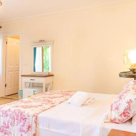 Hanim Pinar Butik * סלימייה